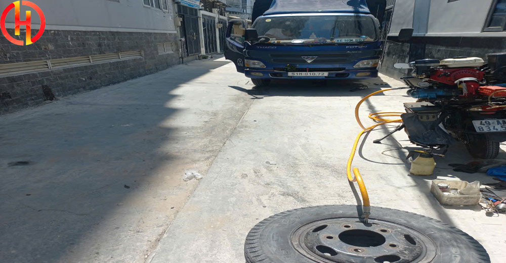 vá vỏ lưu động quận 2 bằng xe máy