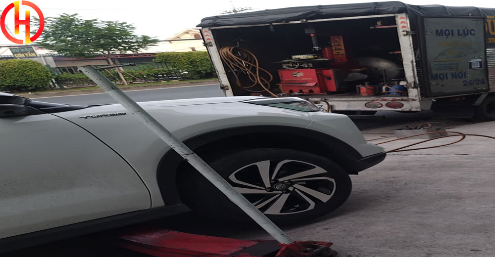 vá vỏ lưu động quận 2 bằng xe tải